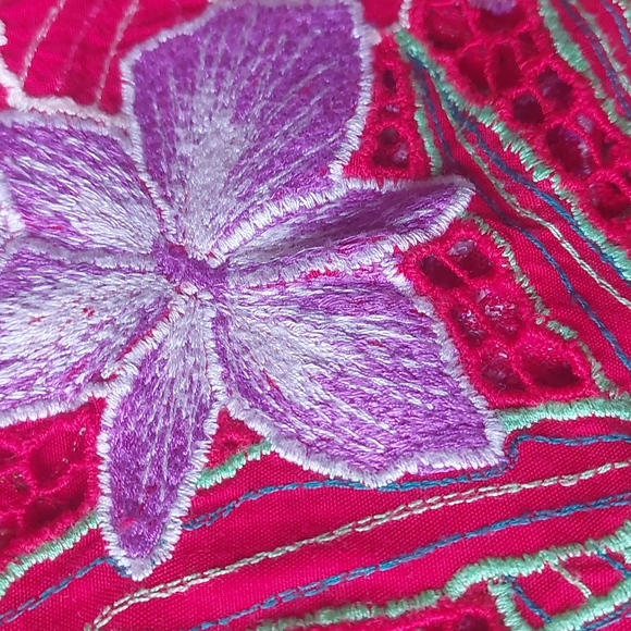 VIINTAGE handmade tropical red flower top with weave accents. L - Picture 4 of 9